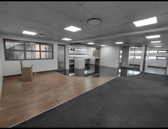 183M² OFFICE TO LET IN MIDRIDGE PARK